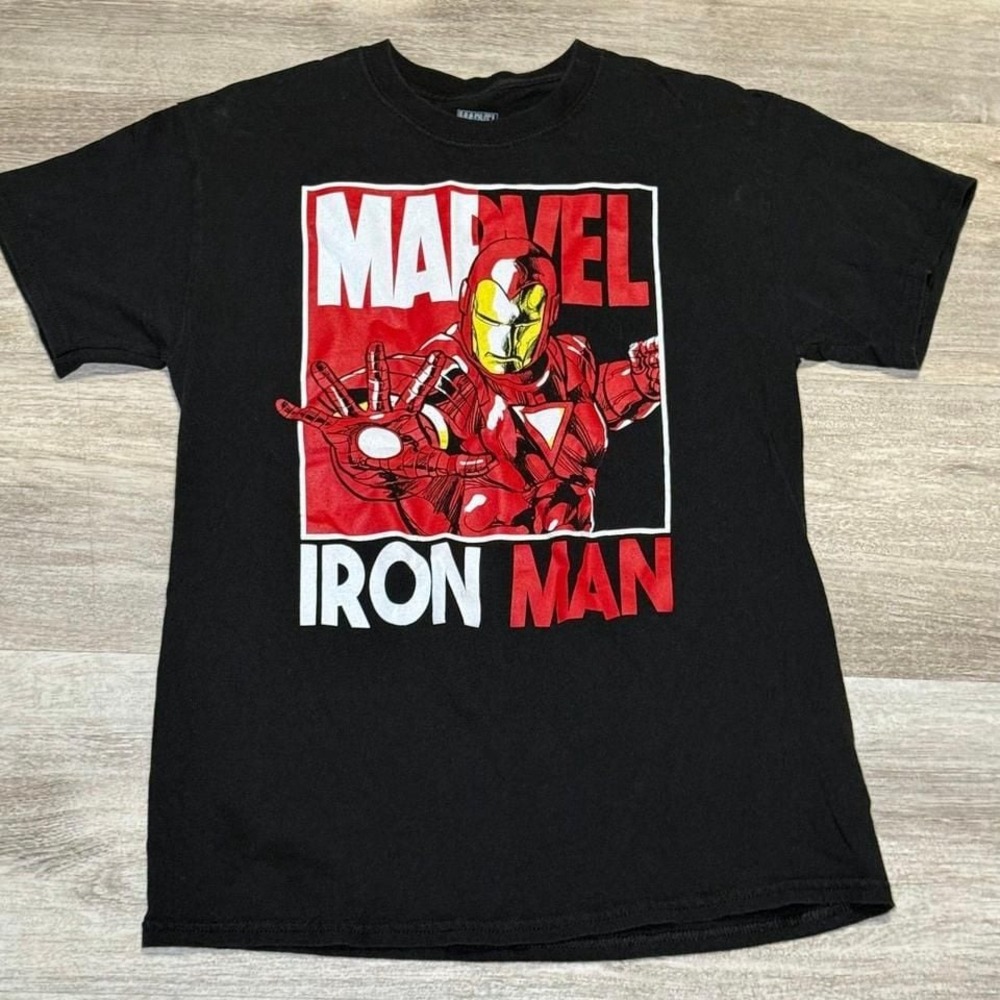 Marvel men's medium Tshirt